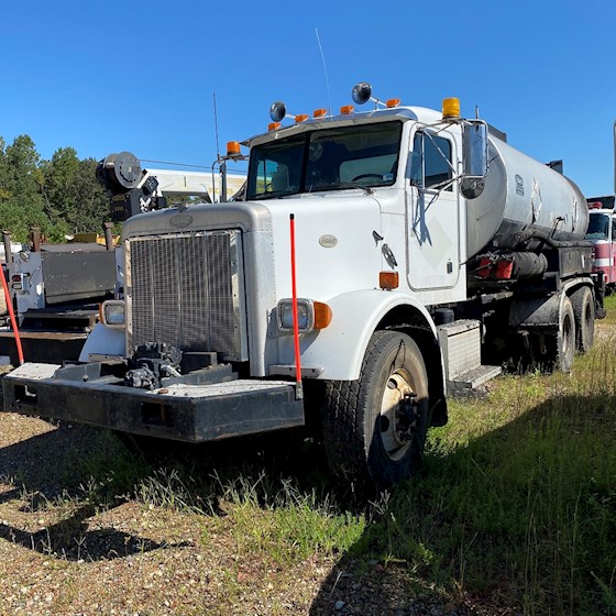 1999 Etnyre 3000 Gallon Distributor for sale 29,500 Machinery