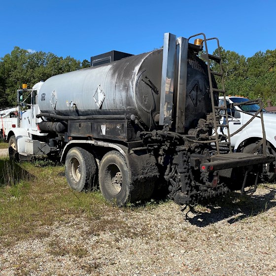 1999 Etnyre 3000 Gallon Distributor for sale 29,500 Machinery