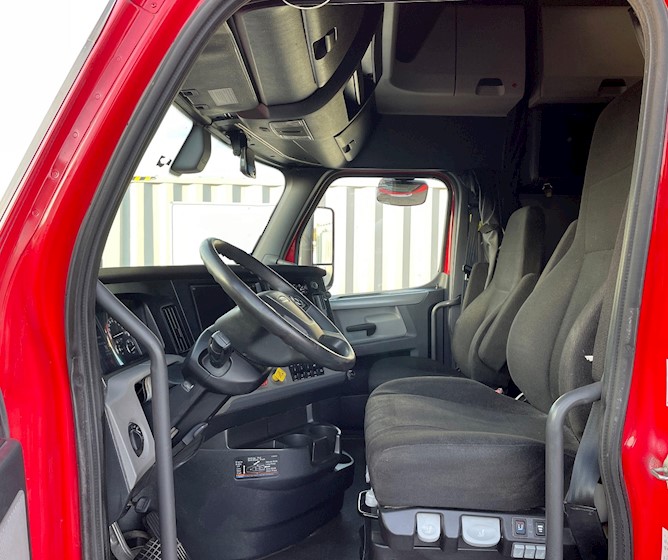 2019 Freightliner Cascadia 126 Road Tractor - Freightliner Cab Chassis Trucks - freightliner-cab-chassis-trucks-cascadia-126-road-tractor-b2710b5c-8.jpg